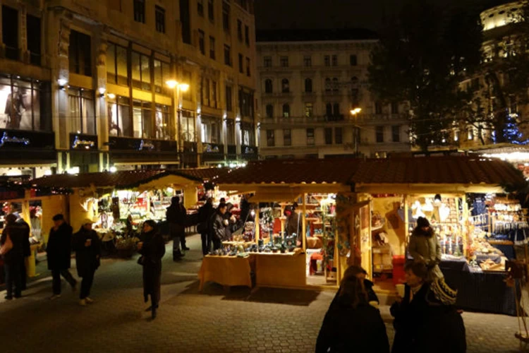 Πολλές οι χριστουγεννιάτικες αγορές και στη Βουδαπέστη.